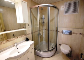 شقة مفروشة واسعة بسعر مميز في منطقة توسمور – ألانيا