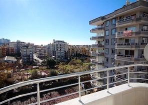 شقة مفروشة واسعة بسعر مميز في منطقة توسمور – ألانيا