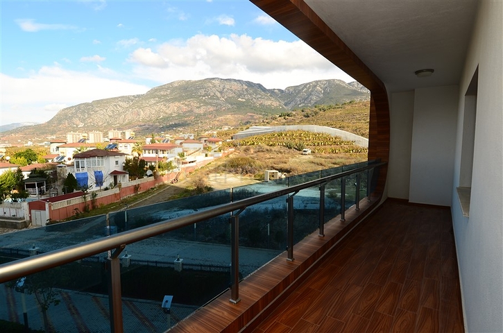 شقة بإطلالات جبلية ساحرة في منطقة محمود لار – ألانيا