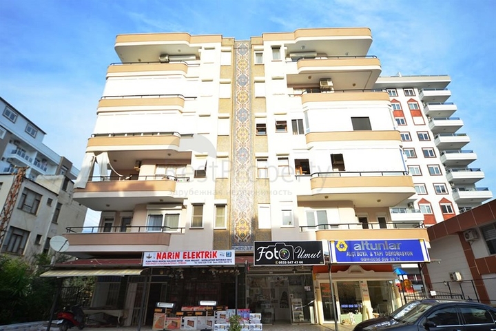 شقة ثلاث غرف و صالة في الانيا بسعر ممتاز