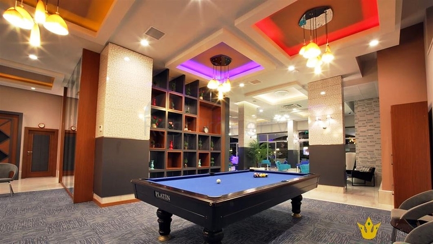 شقة غرفة وصالة ضمن مجمع سكني يضم كافة الخدمات في افسلار / الانيا 