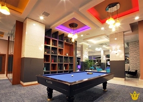 شقة غرفة وصالة ضمن مجمع سكني يضم كافة الخدمات في افسلار / الانيا 