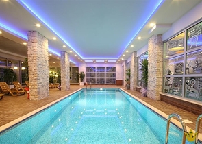 شقة غرفة وصالة ضمن مجمع سكني يضم كافة الخدمات في افسلار / الانيا 