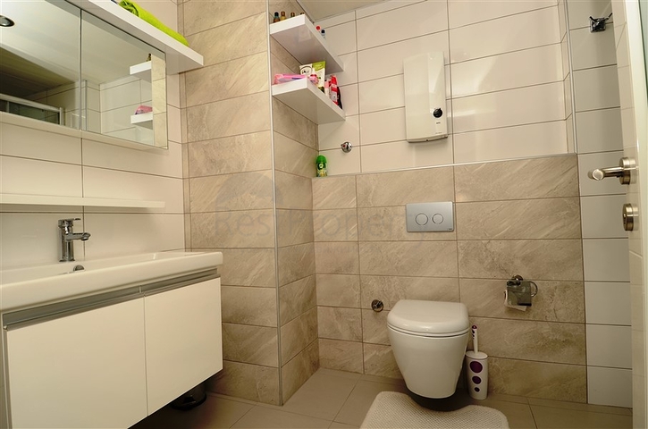 شقة فاخرة من تصميم غرفتين وصالة في الانيا 