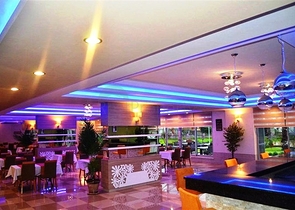 شقة فاخرة من تصميم غرفتين وصالة في الانيا 