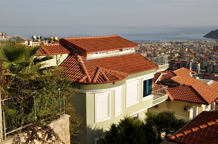 فيلا فاخرة في وسط مدينة ألانيا 