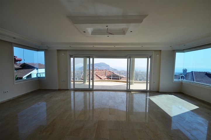 فيلا فاخرة في وسط مدينة ألانيا 