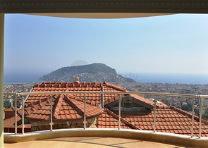 فيلا فاخرة في وسط مدينة ألانيا 