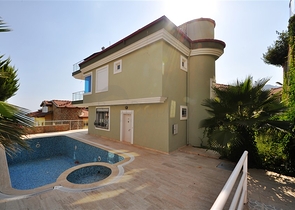 فيلا فاخرة في وسط مدينة ألانيا 