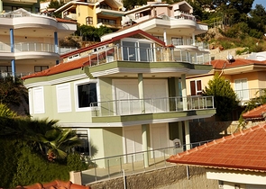 فيلا فاخرة في وسط مدينة ألانيا 