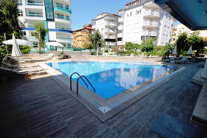 شقة من غرفتين للايجار 200 متر من البحر