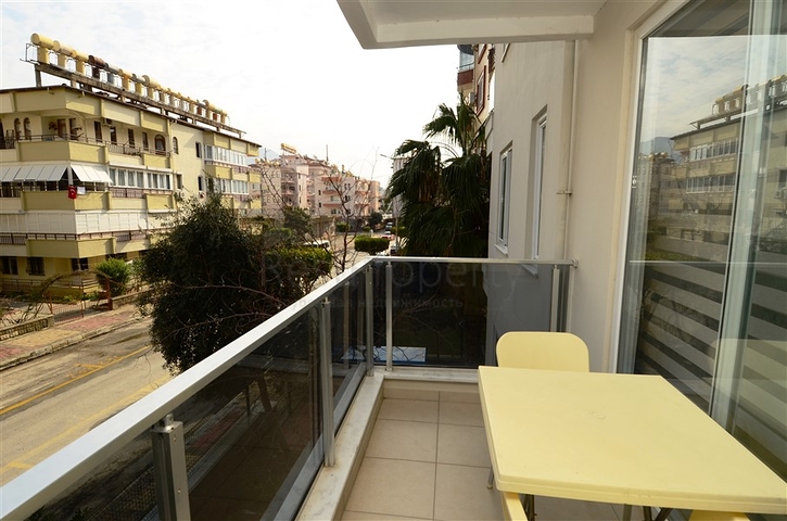 شقة من غرفتين للايجار 200 متر من البحر