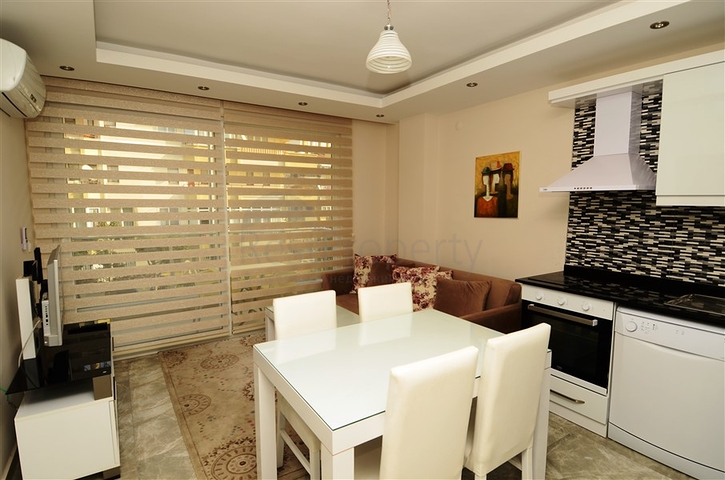 شقة من غرفتين للايجار 200 متر من البحر