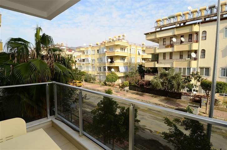 شقة من غرفتين للايجار 200 متر من البحر