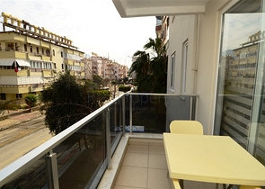 شقة من غرفتين للايجار 200 متر من البحر