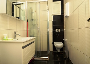 شقة من غرفتين للايجار 200 متر من البحر