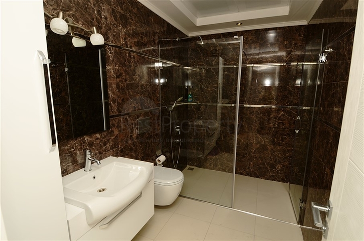 شقة على البحر في الانيا ضمن مجمع فاخر 