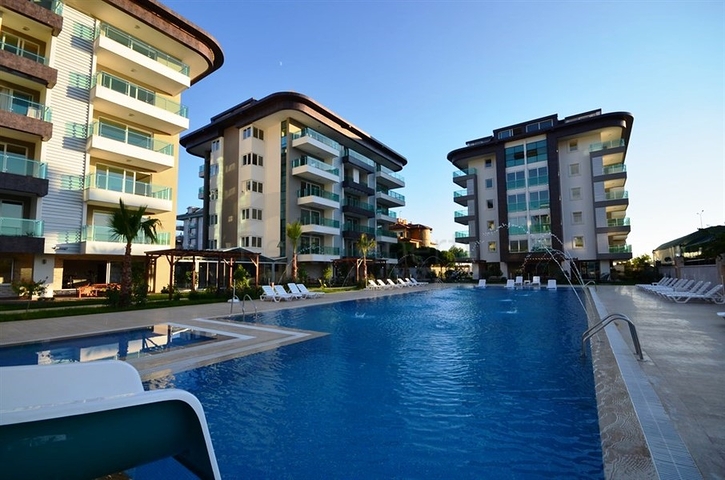 شقة على البحر في الانيا ضمن مجمع فاخر 