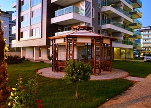 شقة على البحر في الانيا ضمن مجمع فاخر 