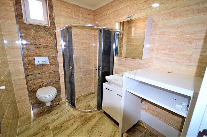 شقة سكنية في أحد المجمعات الحديثة في منطقة ليمان – انطاليا