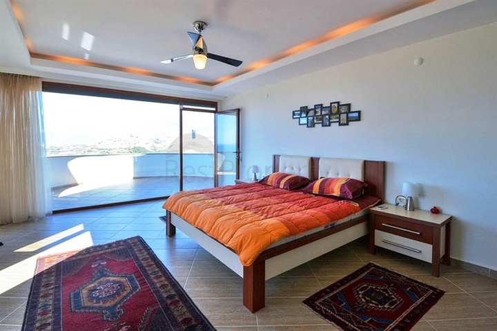 فيلا فاخرة في الانيا / تركيا 