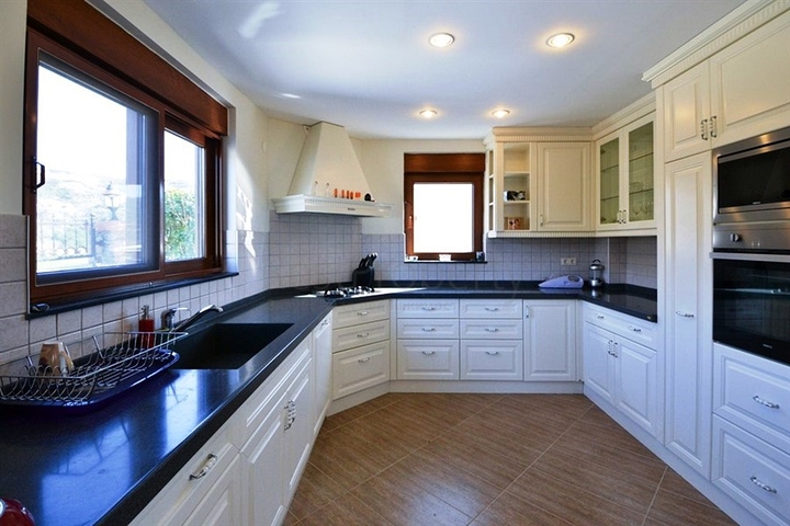 فيلا فاخرة في الانيا / تركيا 