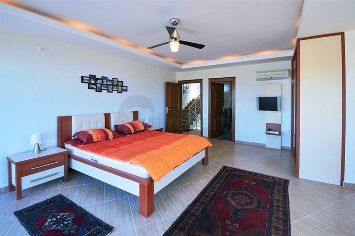 فيلا فاخرة في الانيا / تركيا 