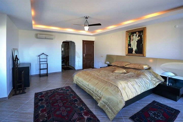 فيلا فاخرة في الانيا / تركيا 