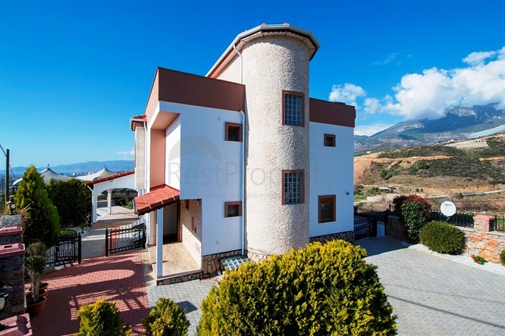 فيلا فاخرة في الانيا / تركيا 