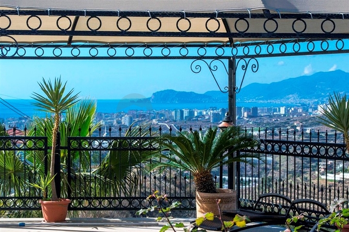 فيلا فاخرة في الانيا / تركيا 