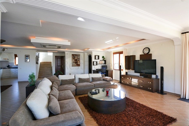 فيلا فاخرة في الانيا / تركيا 