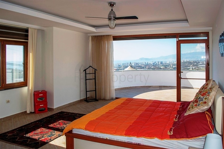 فيلا فاخرة في الانيا / تركيا 