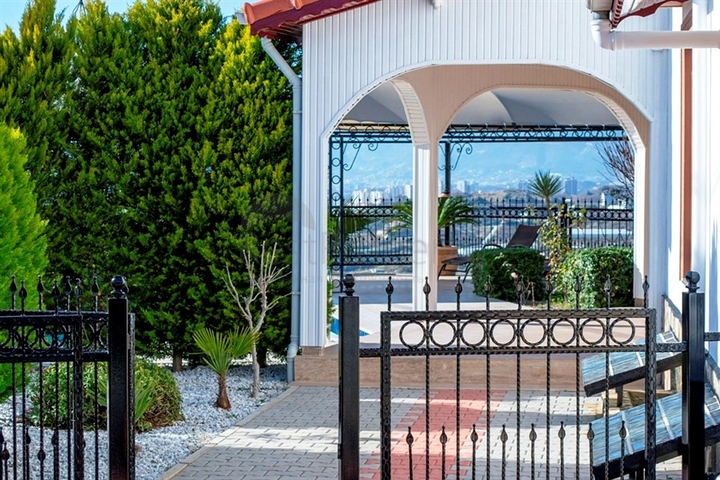 فيلا فاخرة في الانيا / تركيا 