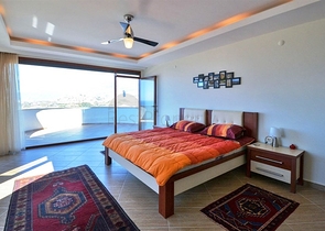 فيلا فاخرة في الانيا / تركيا 