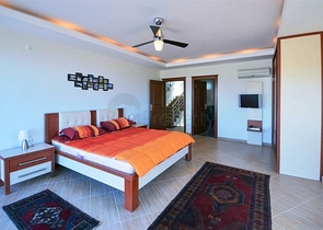 فيلا فاخرة في الانيا / تركيا 