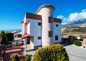 فيلا فاخرة في الانيا / تركيا 