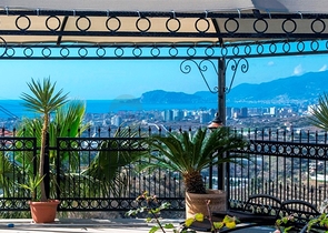 فيلا فاخرة في الانيا / تركيا 