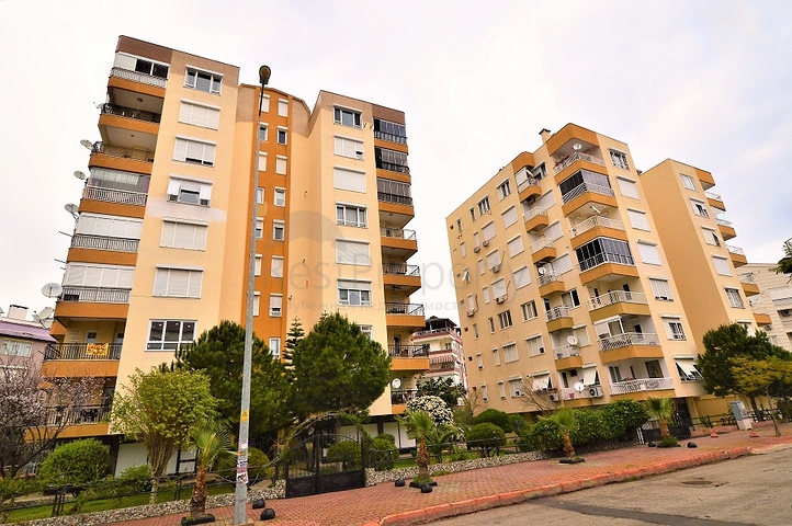 شقة واسعة في احد المجمعات على بعد 200 متر من شاطئ البحر في منطقة ليمان – أنطاليا