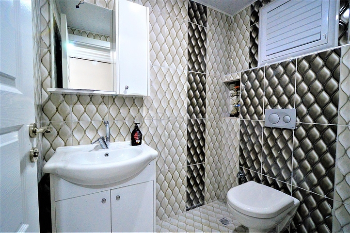 شقة واسعة في احد المجمعات على بعد 200 متر من شاطئ البحر في منطقة ليمان – أنطاليا