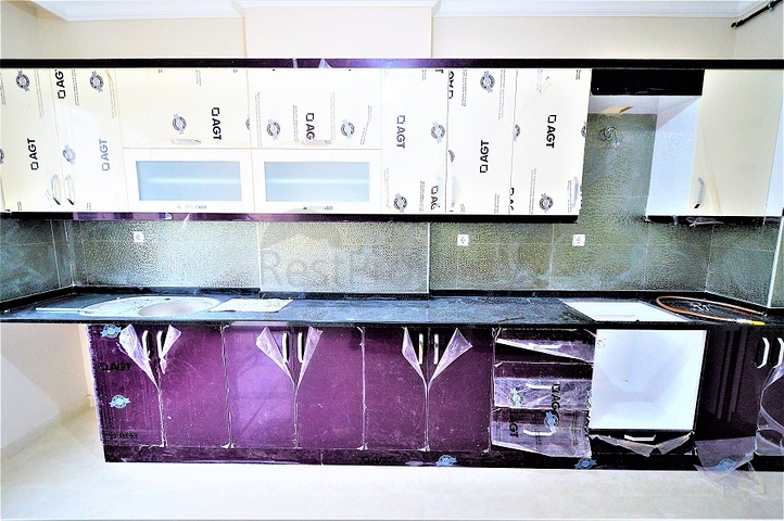 شقة واسعة في احد المجمعات على بعد 200 متر من شاطئ البحر في منطقة ليمان – أنطاليا