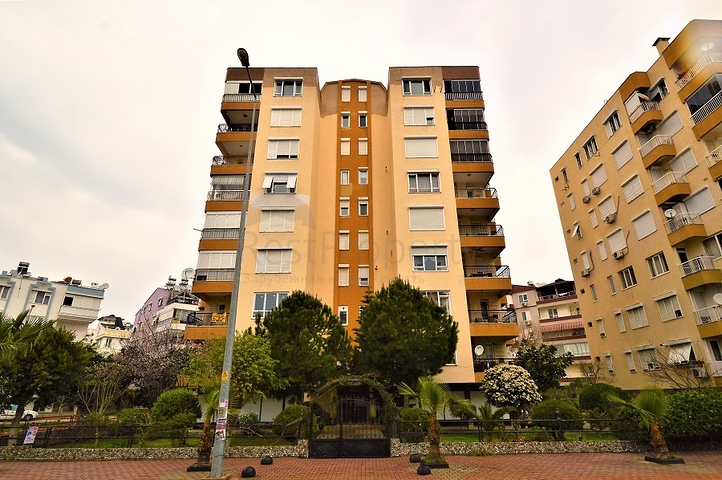 شقة واسعة في احد المجمعات على بعد 200 متر من شاطئ البحر في منطقة ليمان – أنطاليا