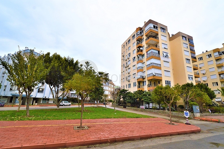 شقة واسعة في احد المجمعات على بعد 200 متر من شاطئ البحر في منطقة ليمان – أنطاليا