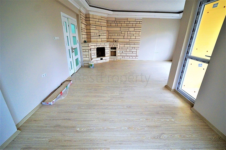 شقة واسعة في احد المجمعات على بعد 200 متر من شاطئ البحر في منطقة ليمان – أنطاليا