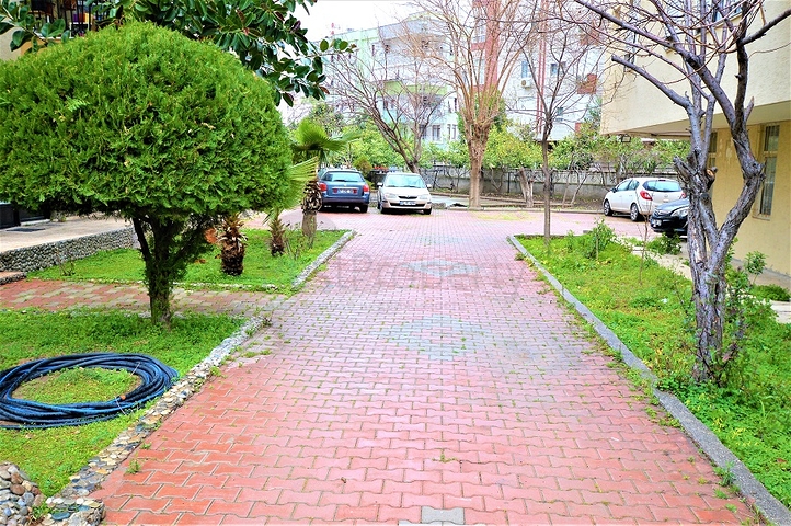 شقة واسعة في احد المجمعات على بعد 200 متر من شاطئ البحر في منطقة ليمان – أنطاليا