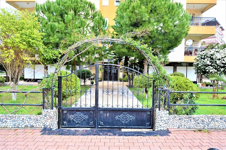 شقة واسعة في احد المجمعات على بعد 200 متر من شاطئ البحر في منطقة ليمان – أنطاليا