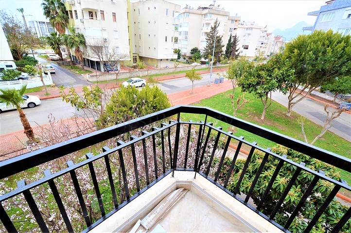 شقة واسعة في احد المجمعات على بعد 200 متر من شاطئ البحر في منطقة ليمان – أنطاليا