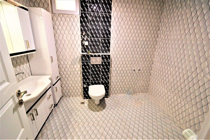 شقة واسعة في احد المجمعات على بعد 200 متر من شاطئ البحر في منطقة ليمان – أنطاليا