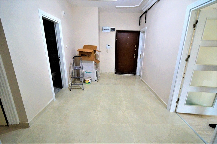 شقة واسعة في احد المجمعات على بعد 200 متر من شاطئ البحر في منطقة ليمان – أنطاليا