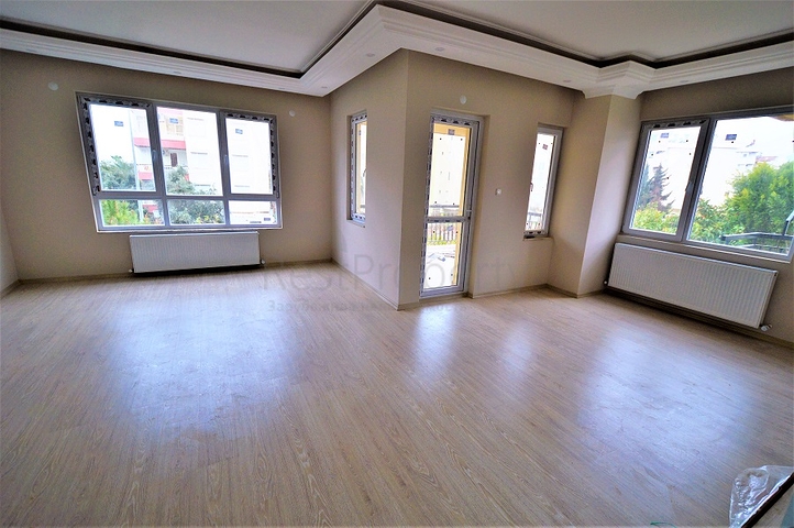 شقة واسعة في احد المجمعات على بعد 200 متر من شاطئ البحر في منطقة ليمان – أنطاليا