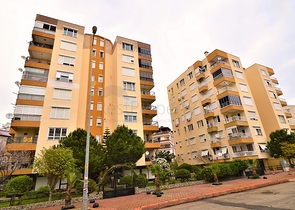 شقة واسعة في احد المجمعات على بعد 200 متر من شاطئ البحر في منطقة ليمان – أنطاليا